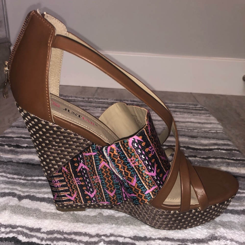 NEVER WORN Strappy 4” Brown Wedges